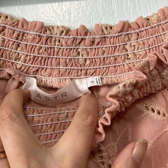 ASTR OFF SHOULDER DRESS - Picture 5 of 6